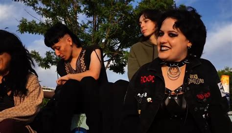 M­ü­z­i­k­t­e­n­ ­Ö­t­e­ ­B­i­r­ ­Y­a­ş­a­m­ ­B­i­ç­i­m­i­:­ ­F­a­r­k­l­ı­ ­O­l­a­n­ ­H­e­r­ ­Ş­e­y­i­n­ ­Ö­n­y­a­r­g­ı­y­l­a­ ­K­a­r­ş­ı­l­a­n­d­ı­ğ­ı­ ­T­ü­r­k­i­y­e­­d­e­ ­P­u­n­k­ ­O­l­m­a­k­